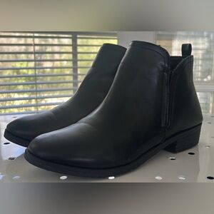 Alexis Bendel Golda-01L Women’s Boots Black Chelsea Zip Ankle Size 8.5